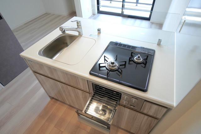 ２口コンロにグリルが付いています！※写真は同タイプ住戸です。
