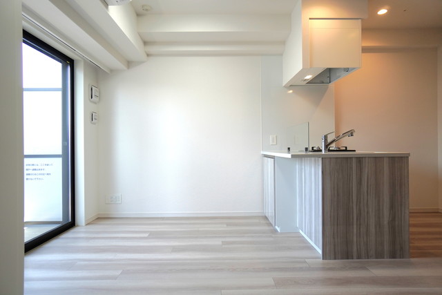 ７．４帖の洋室には２口のガスコンロが導入されています。※写真は同タイプ住戸です。