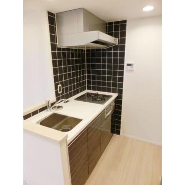 タイル風な壁紙はオシャレさを増している！