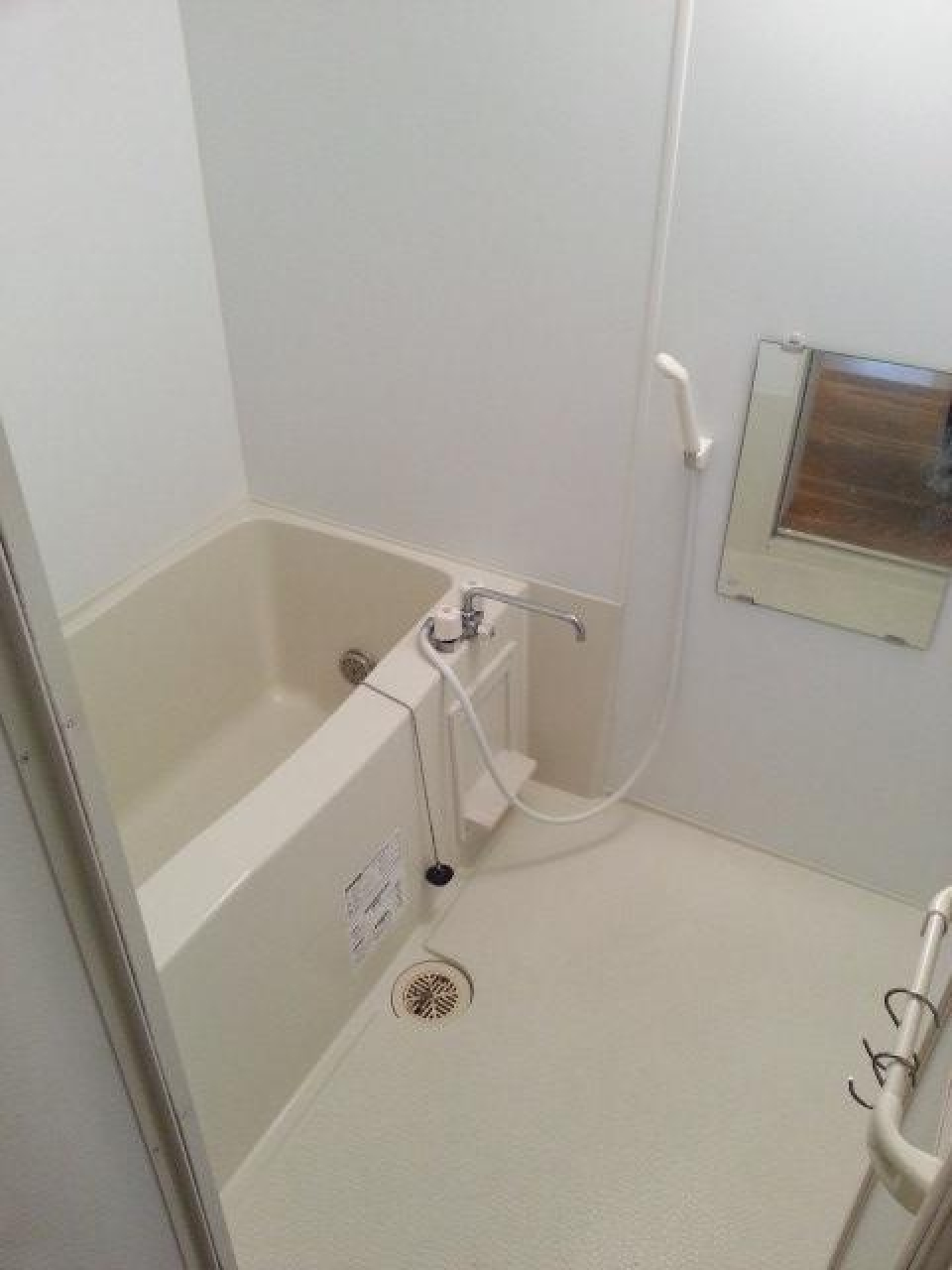 トイレもシンプルを極めています。