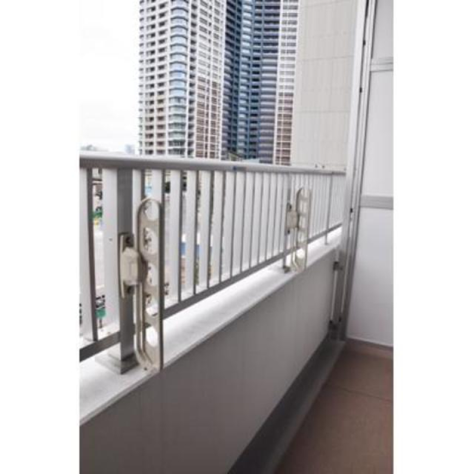 バルコニーからは水辺が見える※写真は同タイプ住戸です。