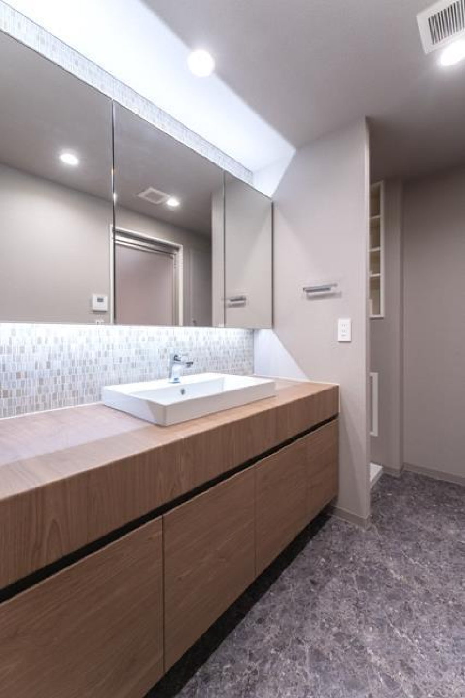 ゆとりのある独立洗面台。※写真は同タイプ住戸です。