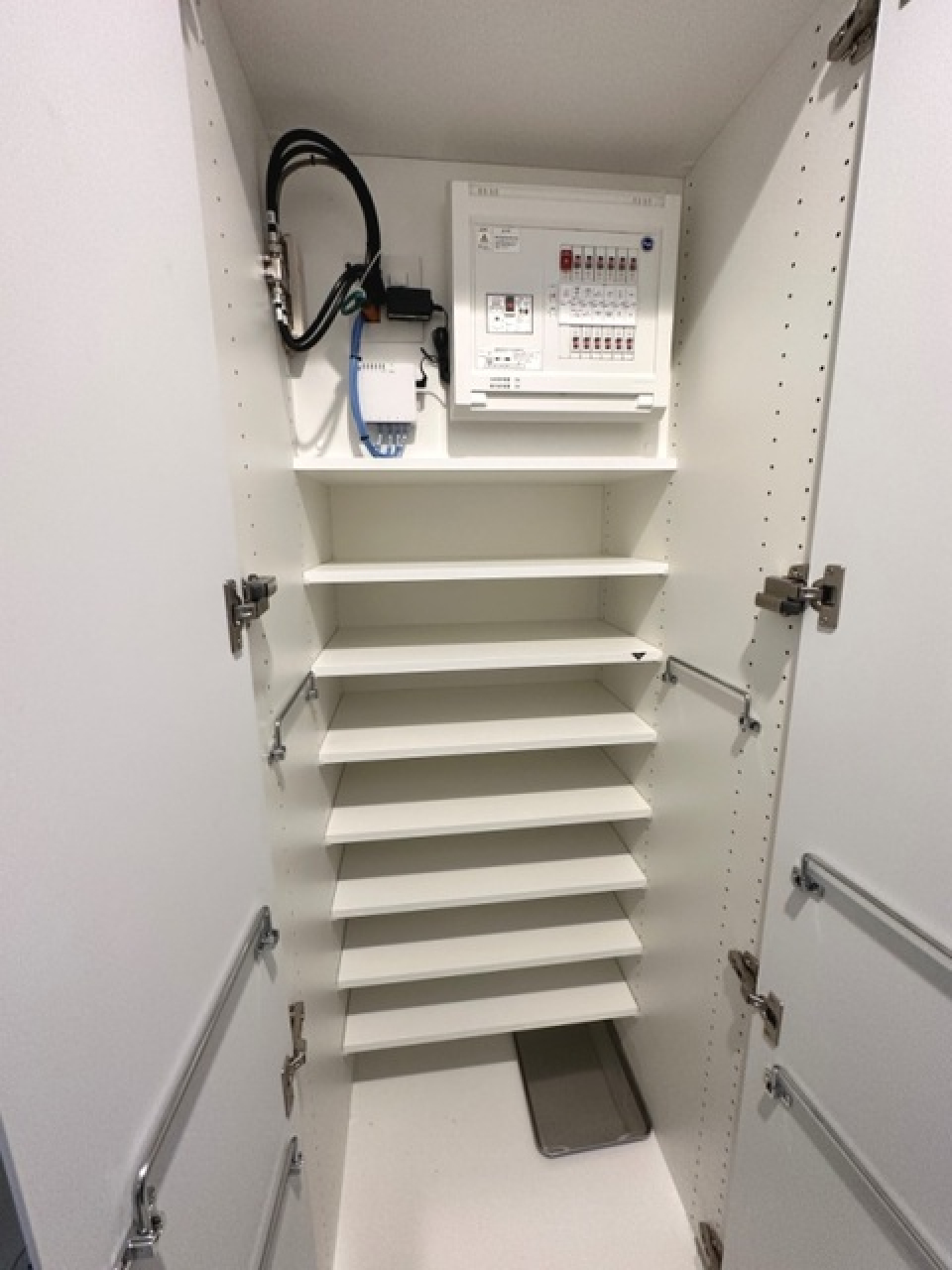 シューズボックスを開けた時の様子。※写真は同タイプ住戸です。