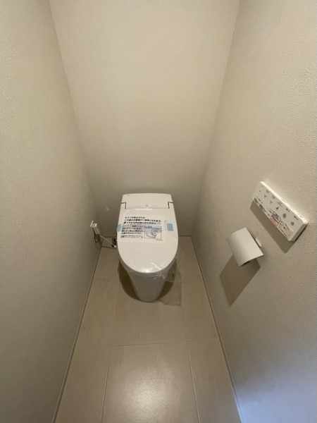 トイレはタンクレスでスッキリ