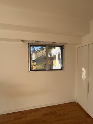 １２．４帖のLDKと６帖の洋室になります。