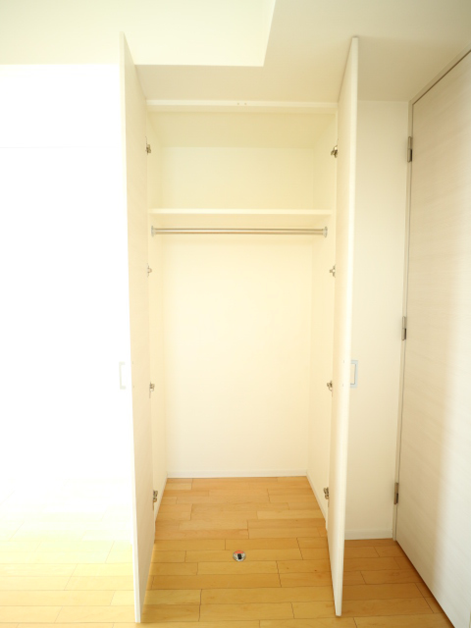 衣類はこちらのクローゼットへ※参考写真