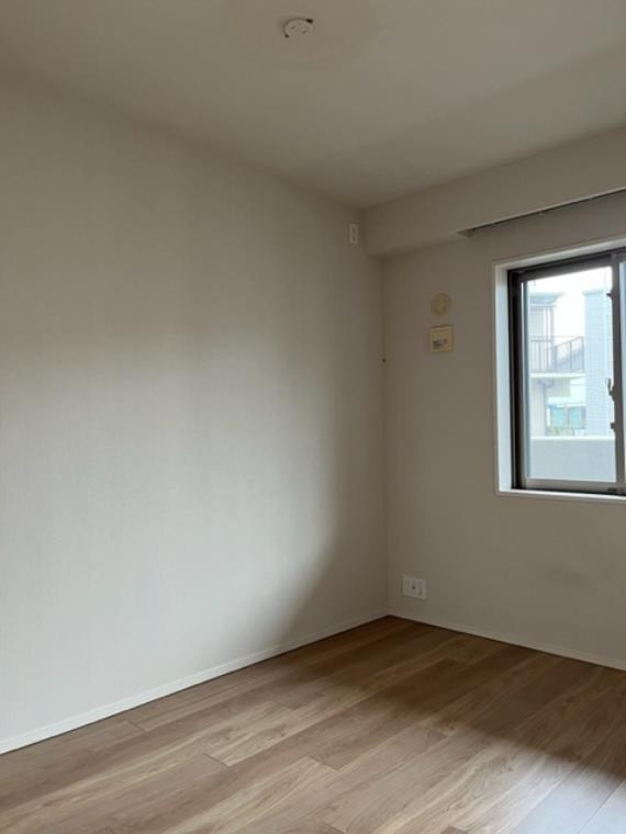 洋室は6帖と5帖が2つと合計で3部屋あります。