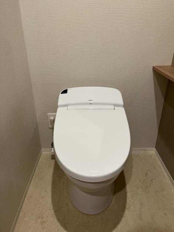 シンプルなトイレ。