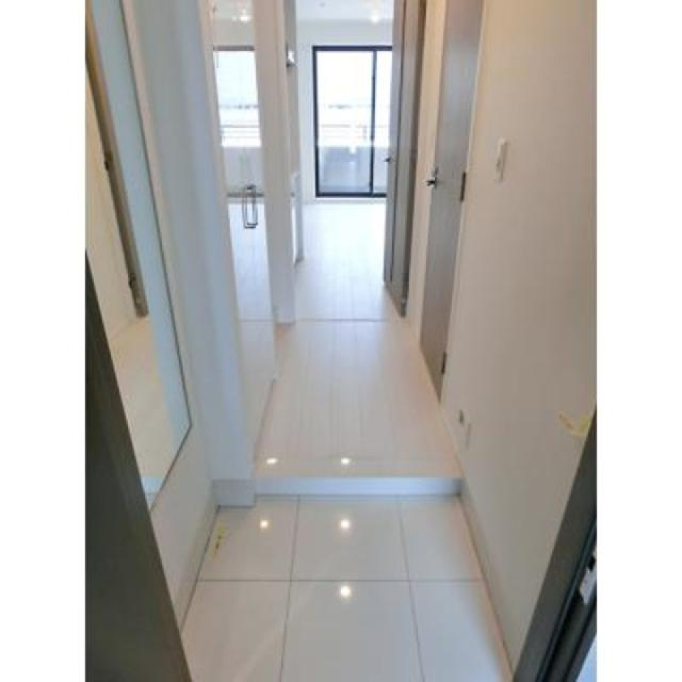 玄関から白い世界が広がっており、開放感あふれた空間になっております。
※写真は同タイプ住戸です。