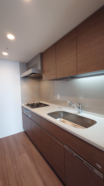 お魚捌けますよ！の、シンクの広さ！グリルもあるので、お料理の幅が広がりそうです！
※写真は同タイプ住戸です。