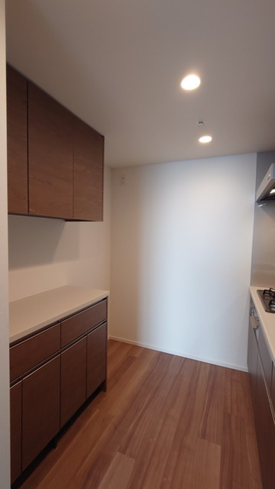 キッチンの後ろには作業スペースや収納スペースが！
※写真は同タイプ住戸です。