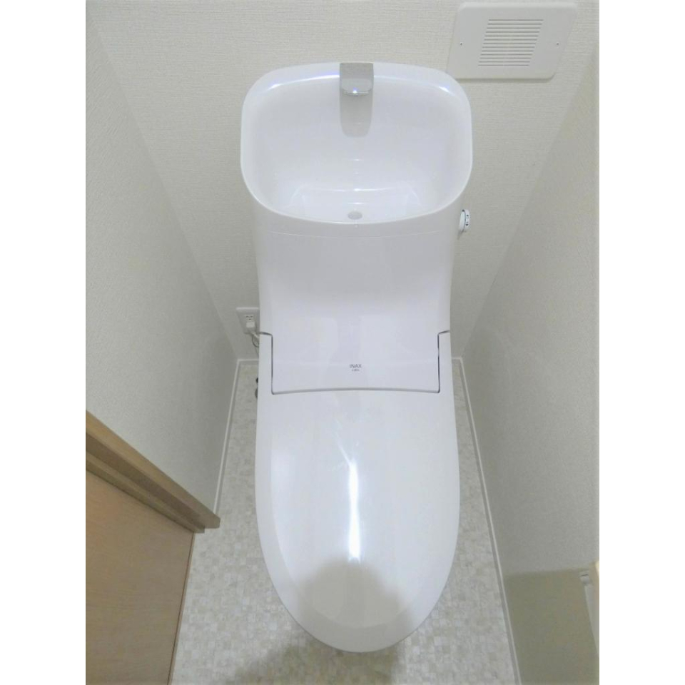 手も洗えるトイレ。