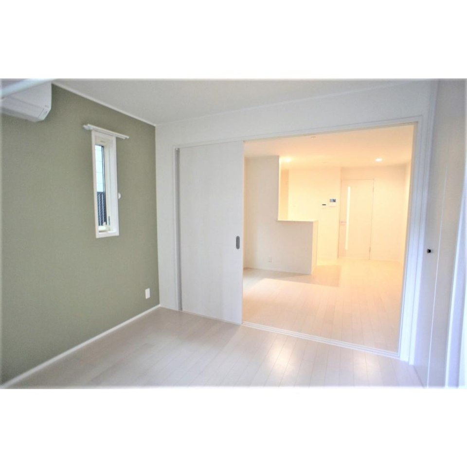 ９．７帖のLDKと４．５帖の洋室です。