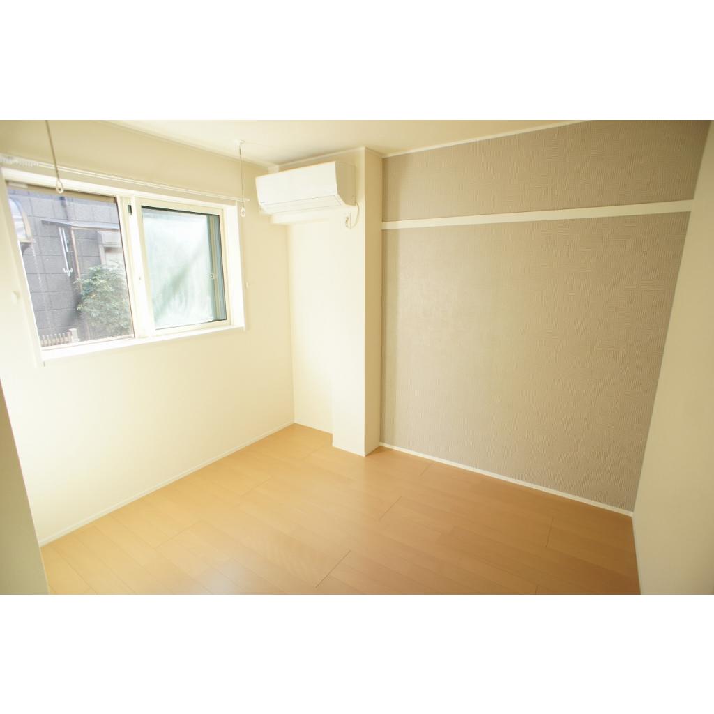 ライトベージュの壁が優しい雰囲気にしてくれます。