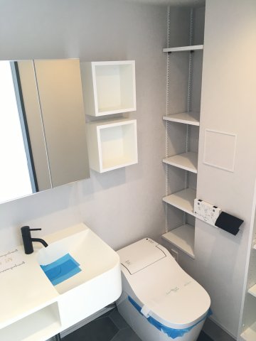 清潔感溢れる空間。何も置いてないけど、スタイリッシュ。