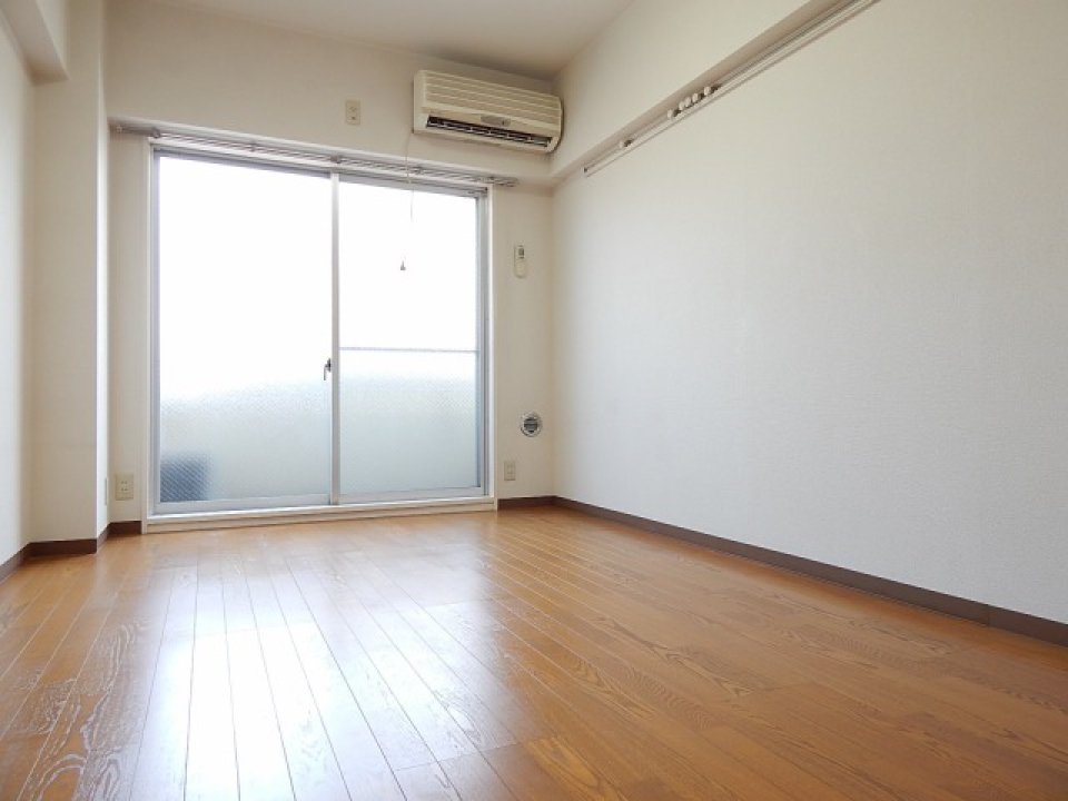 光りが入ってきている時の様子。※写真は同物件内、別のお部屋の様子です