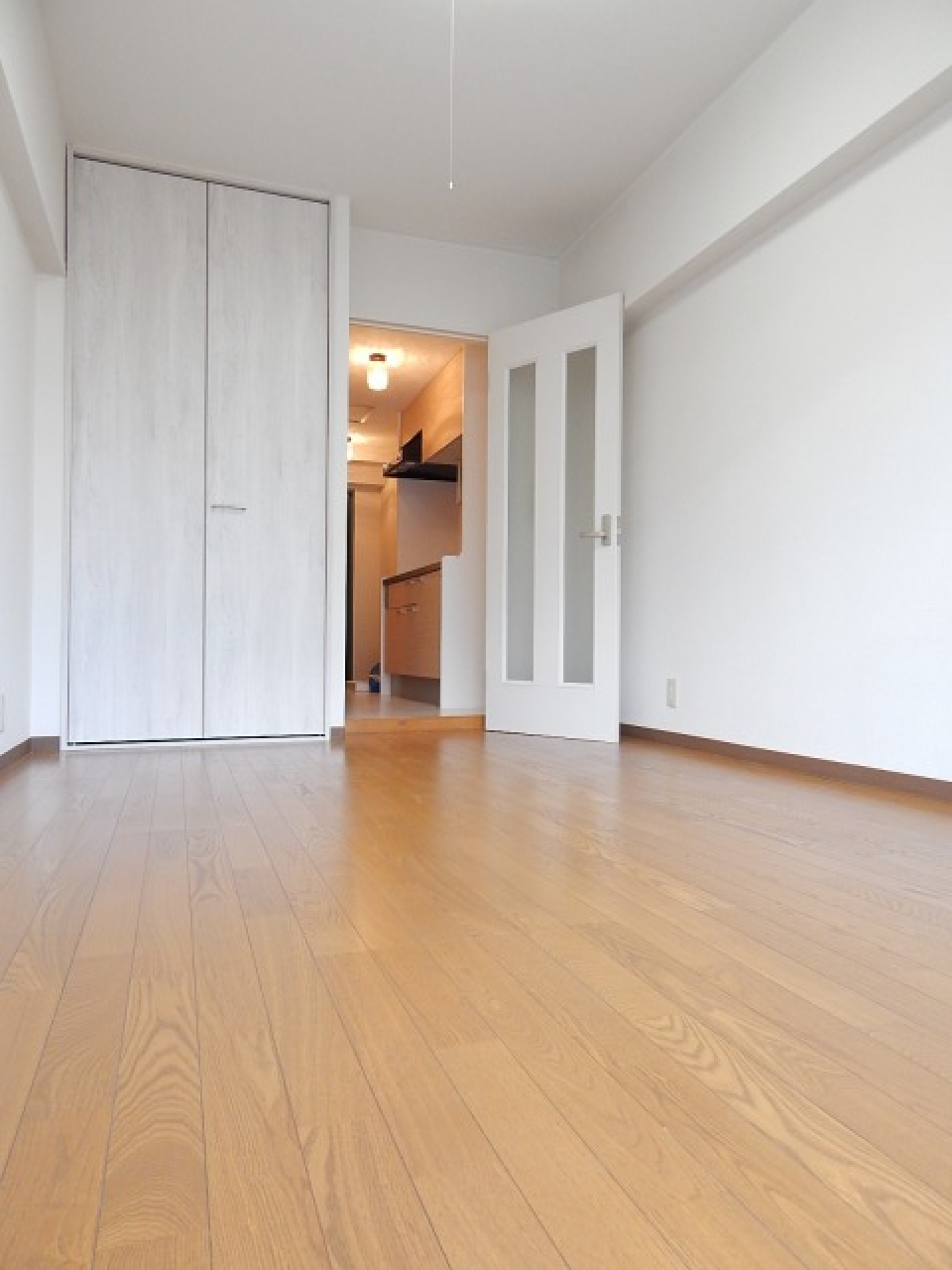 ６．５帖の洋室です。※写真は同物件内、別のお部屋の様子です