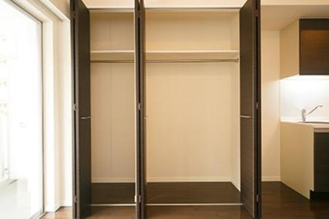 収納を開けた時の様子。※写真は同タイプ住戸です。