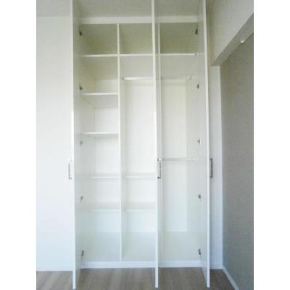 細かく区切られたシェルフは整理整頓がしやすいですね※写真は同タイプ住戸です。