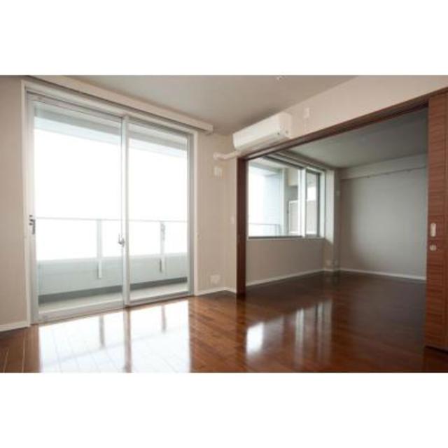 可動式のスライドドアで空間を広く魅せることも出来ます。※写真は同タイプ住戸です。