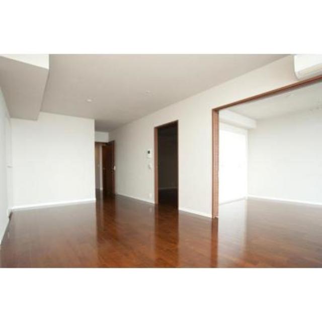 １３．６帖のリビングダイニングです。※写真は同タイプ住戸です。