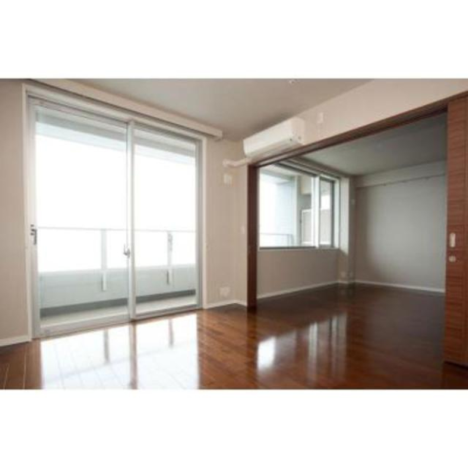 可動式のスライドドアで空間を広く魅せることも出来ます。※写真は同タイプ住戸です。