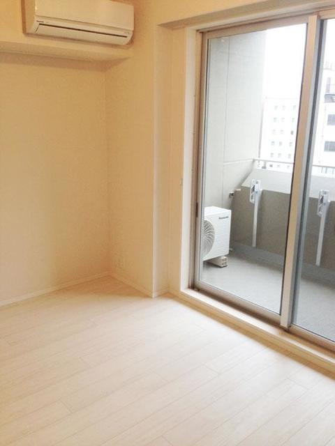 バルコニーへのアクセスが出来ます。※写真は同タイプ住戸です。