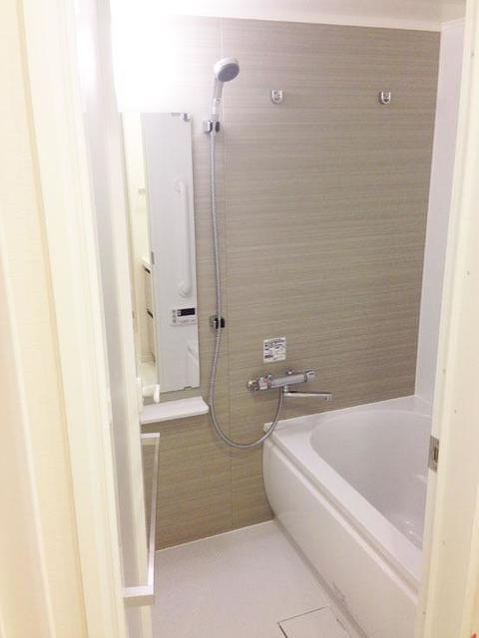 グレーウォールが採用された浴室。※写真は同タイプ住戸です。