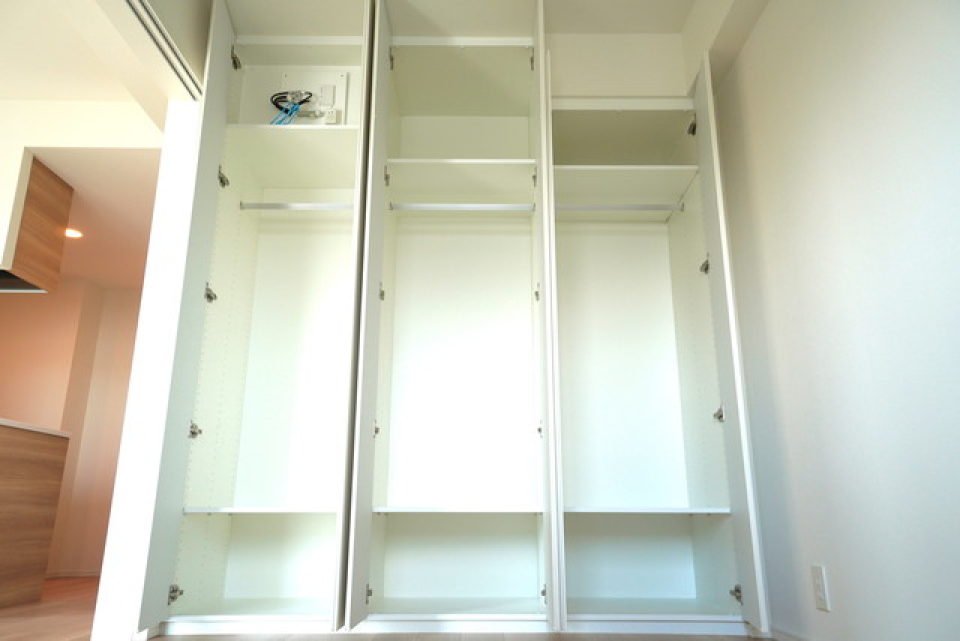 収納を開けた時。※写真は同タイプ住戸です。
