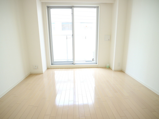 バルコニーへのアクセスができます。※参考写真