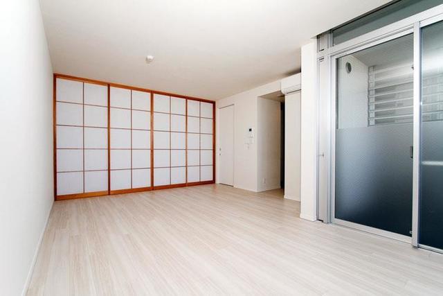 横引の扉が特徴的ですね！※写真は同タイプ住戸です。