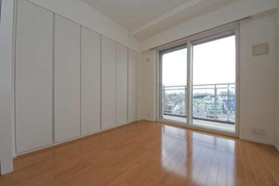 大きな窓から光が入ってきそうです。※写真は同タイプ住戸です。