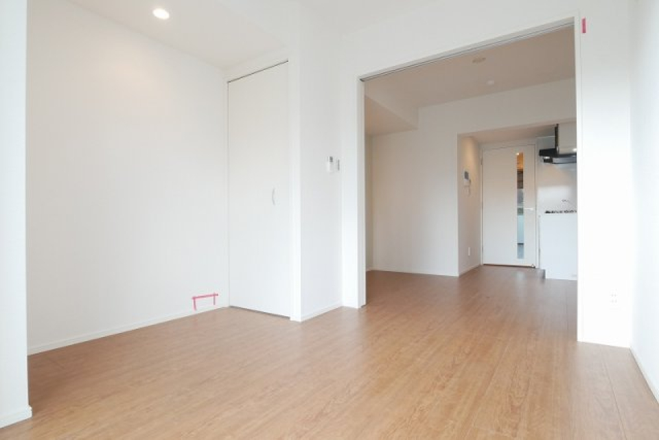 6.0帖のDKと4.5帖の洋室です。