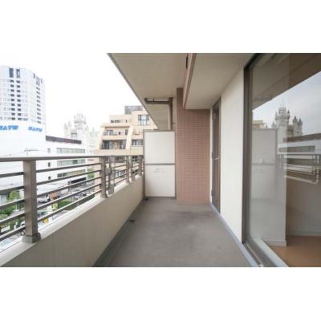 バルコニーに出た時の様子。※写真は同タイプ住戸です。