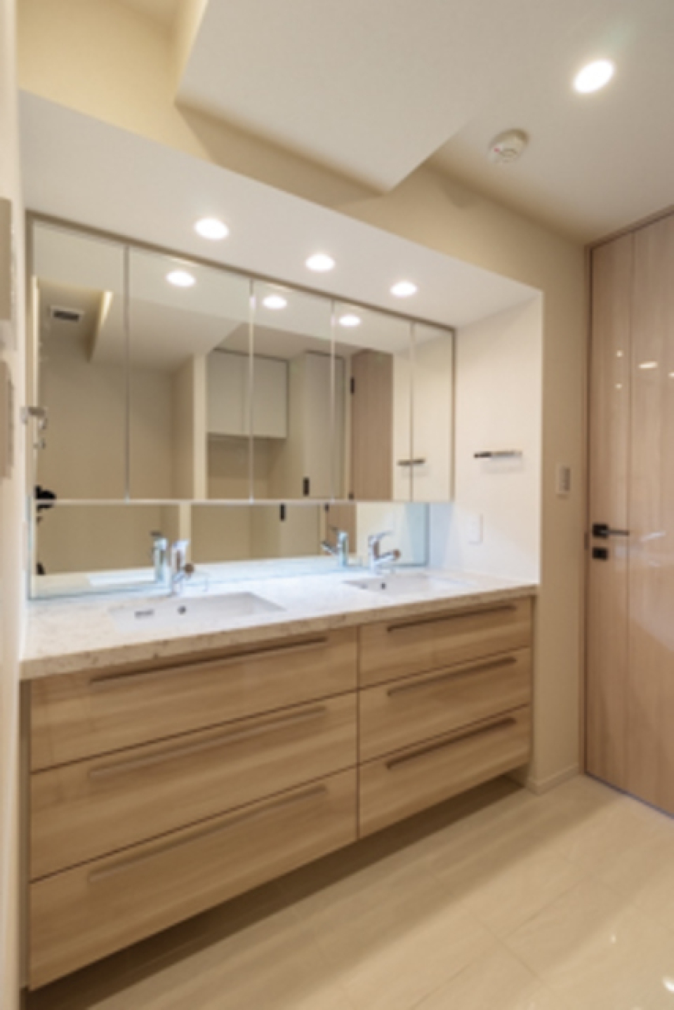 こちらもゆとりのある洗面台です。※写真は同タイプ住戸です。