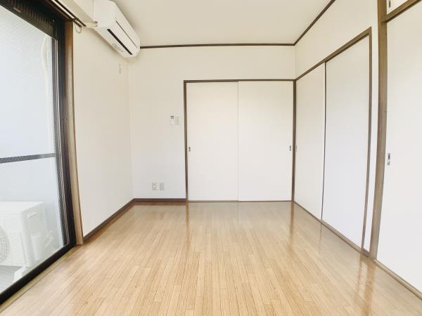 バルコニーへのアクセスができます。