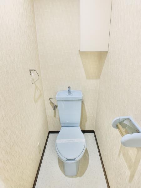 シンプルなトイレ。