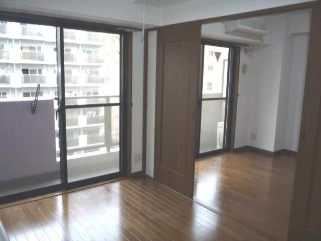 ５．１帖の洋室があります。バルコニーへのアクセスもOK。