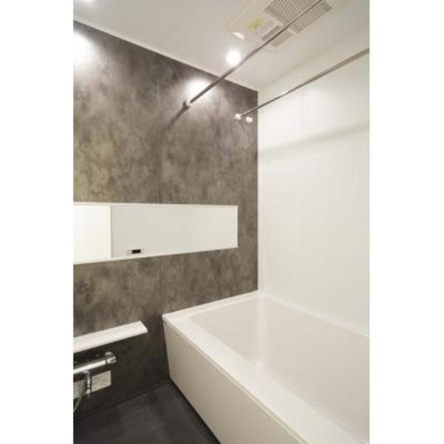 落ち着いたトーンの洋室です。※写真は同タイプ住戸です。