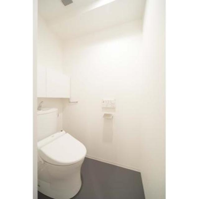 シンプルなトイレ。※写真は同タイプ住戸です。