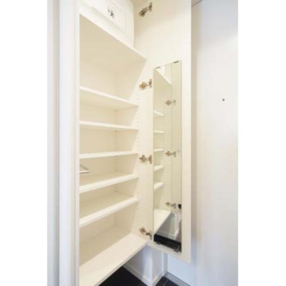 シューズボックスを開けた時の様子。※写真は同タイプ住戸です。