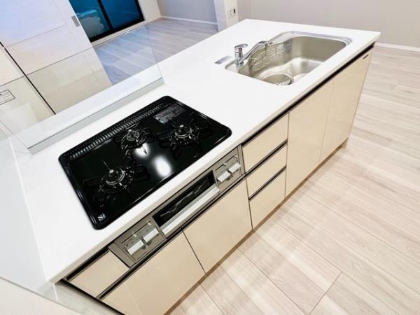 ３口のガスコンロが導入されています。