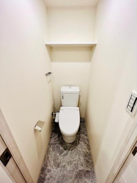 シンプルなトイレ。