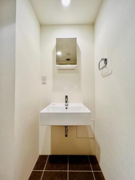 スッキリとしたデザインの洗面台です。