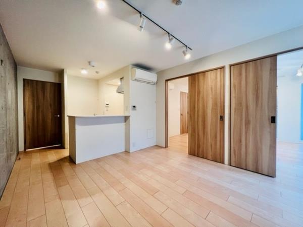 カウンターからリビングを見渡すことができますね！