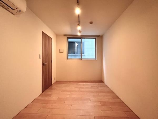 洋室は４．９帖と５．３帖とあります。