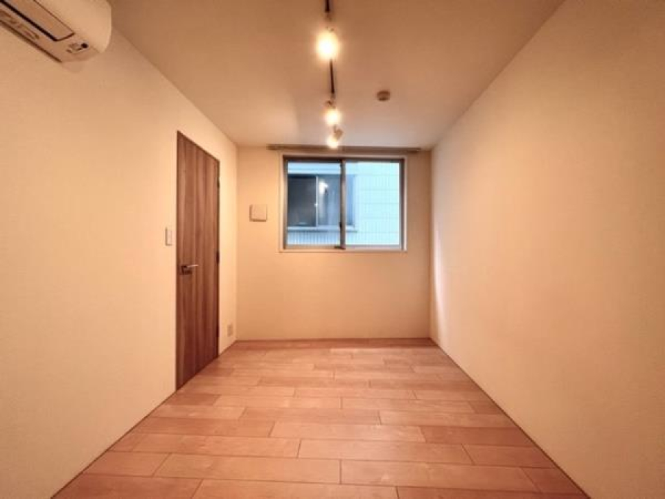 洋室は４．９帖と５．３帖とあります。