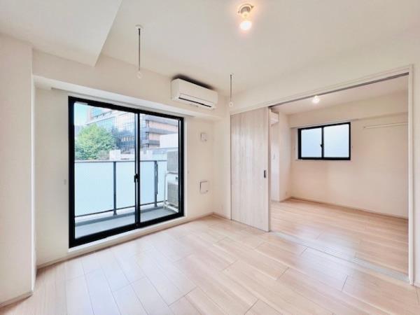 窓が大きいので、たくさん陽の光を取り込めます♪