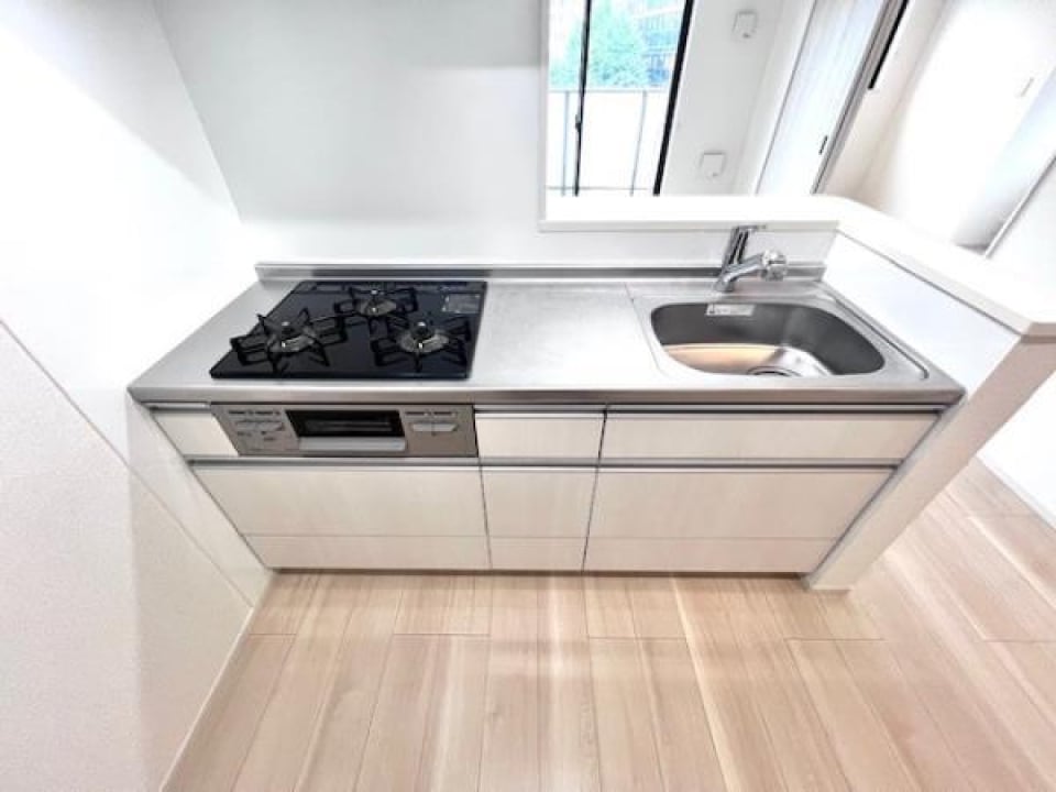 3口コンロのグリル付きシステムキッチンで、お料理の腕前披露してみませんか？