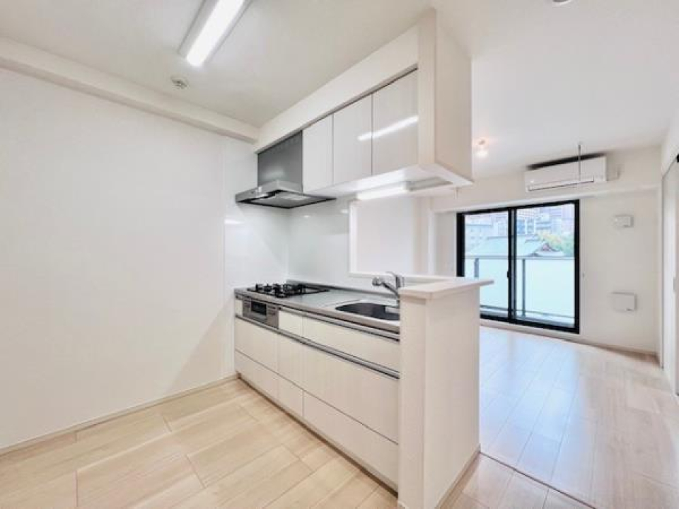 キッチンは対面キッチンなので、家族や友達の顔を見ながらお料理することが出来ます。